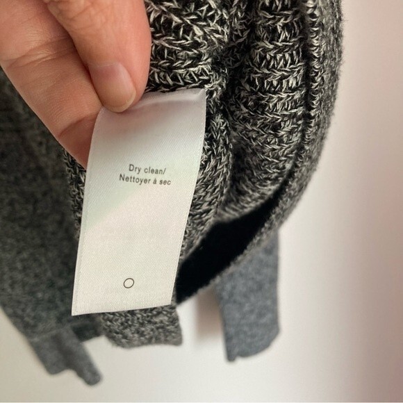 Rag & Bone Women’s Dana Cold Shoulder knit sweater size XS (fits like a small) - Picture 9 of 11